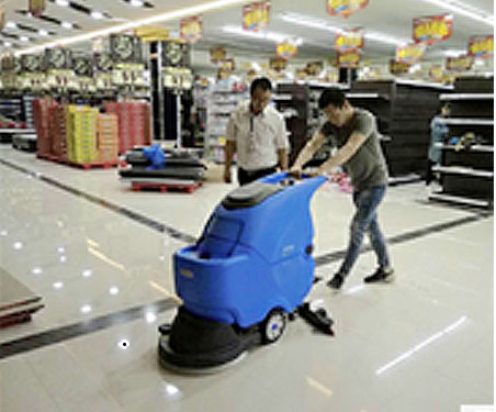 商场超市如何选择一款合适的洗地机?